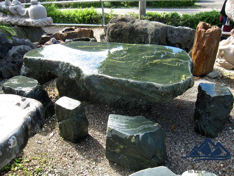 Bàn ghế đá nguyên khối chất lượng được bán tại Thịnh Phát Stone